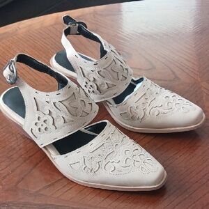 Elegant Cream Women's Sandals